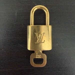 322 🔐 Gold Louis Vuitton Padlock lock and key